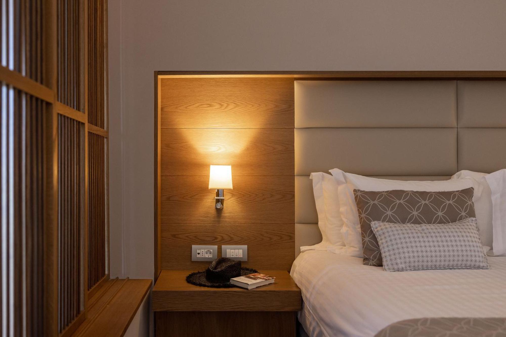 Miraggio Thermal Spa Resort Paliouri Luaran gambar A wall light