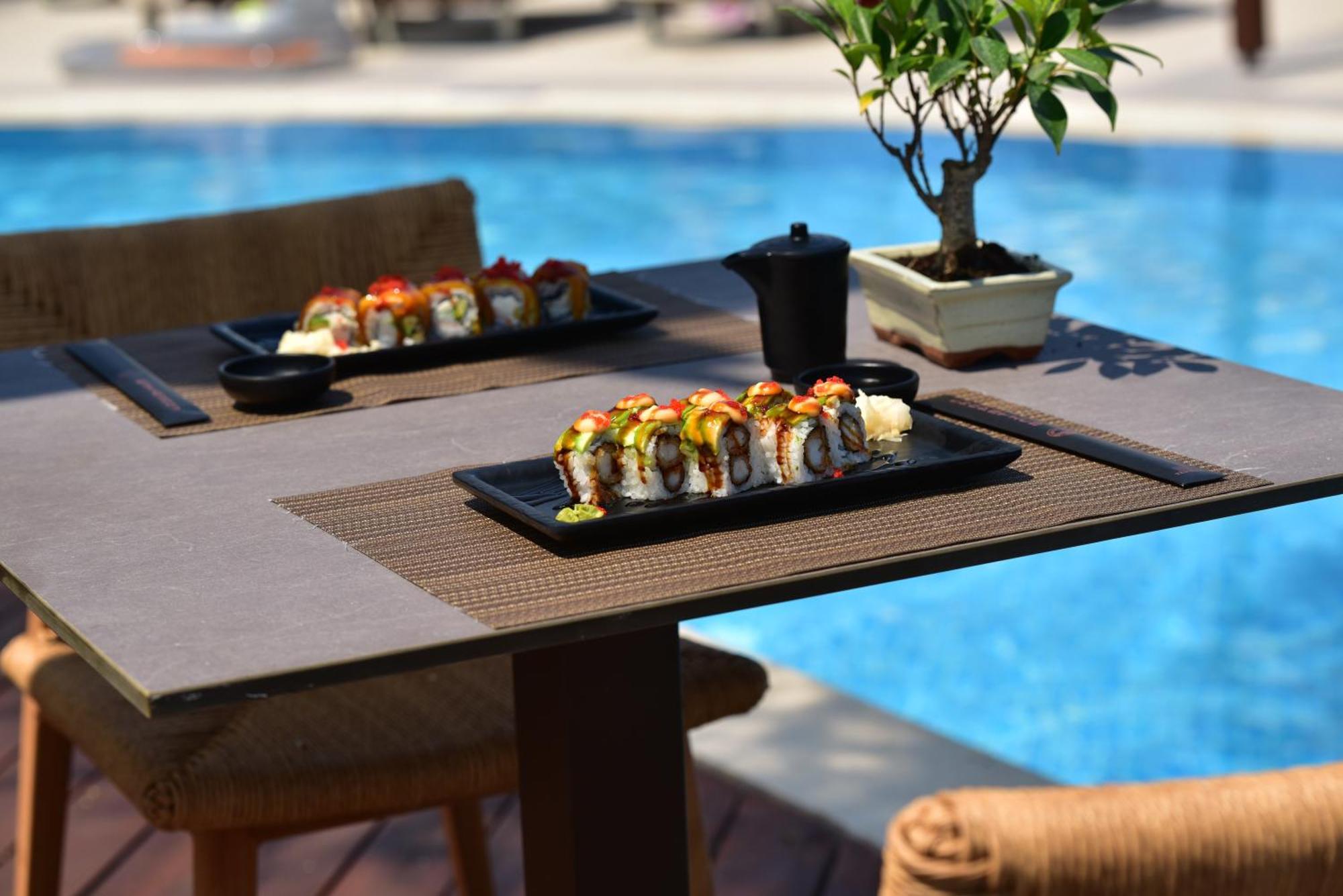 Miraggio Thermal Spa Resort Paliouri Luaran gambar Sushi at the pool