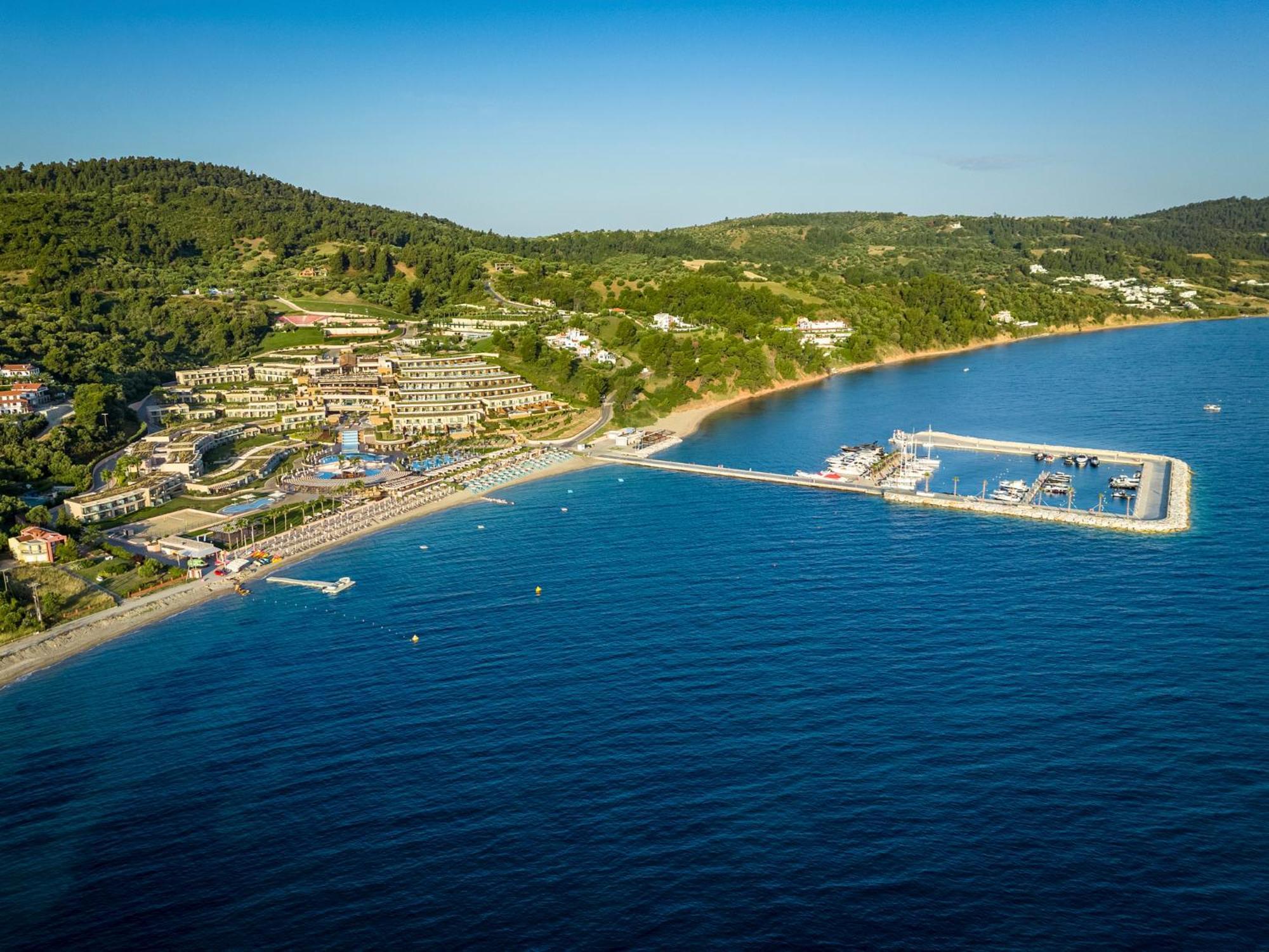 Miraggio Thermal Spa Resort Paliouri Luaran gambar Aerial view of the port of Agia Marina